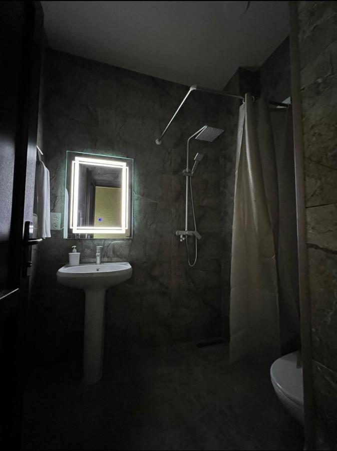 Lileo Apartment Kutaisi Bagian luar foto